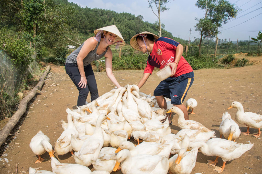 Phong Nha Cycling Tour: feed duck at Duck Stop, Bong Lai Valley